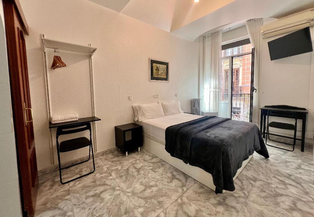 Hostal Palacios Fuencarral Madrid Ngoại thất bức ảnh