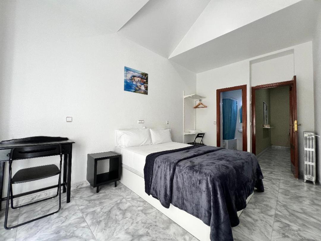 Hostal Palacios Fuencarral Madrid Ngoại thất bức ảnh