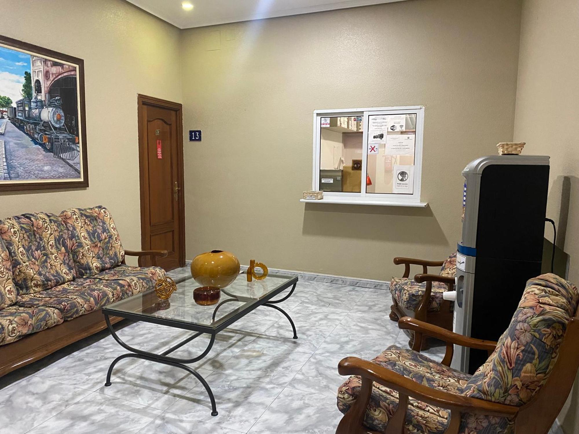 Hostal Palacios Fuencarral Madrid Ngoại thất bức ảnh