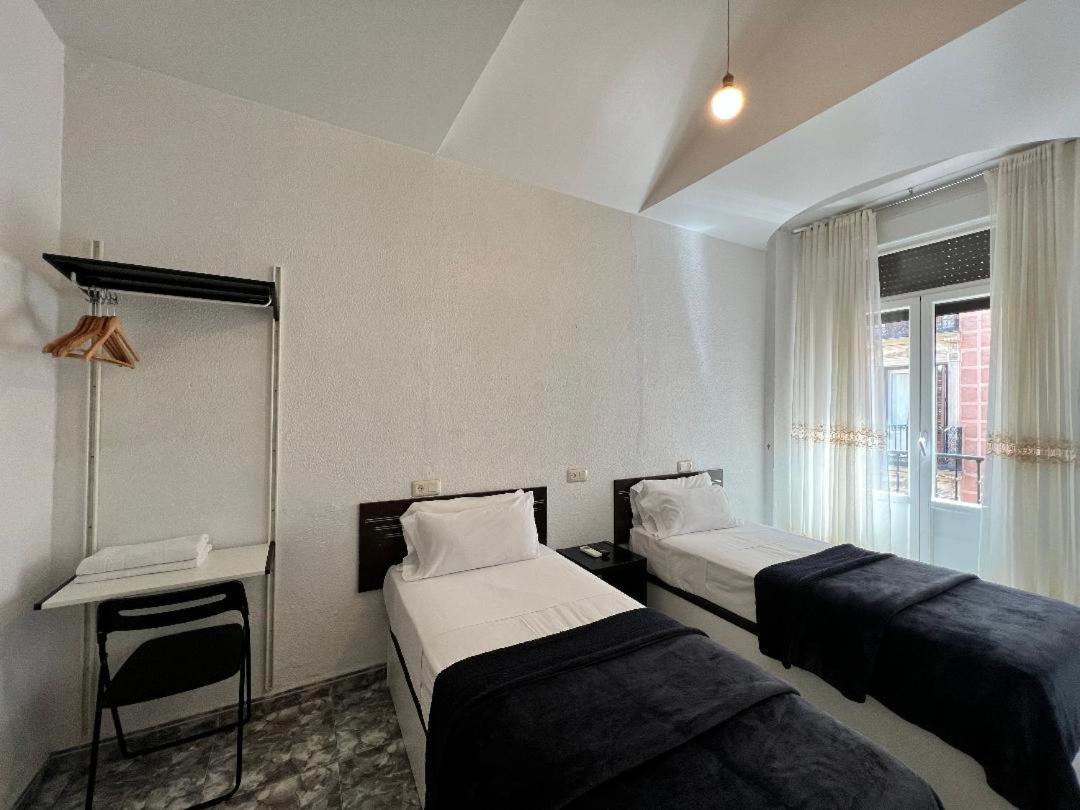 Hostal Palacios Fuencarral Madrid Ngoại thất bức ảnh
