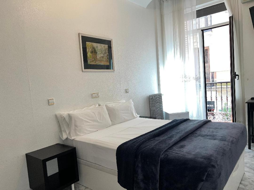 Hostal Palacios Fuencarral Madrid Ngoại thất bức ảnh