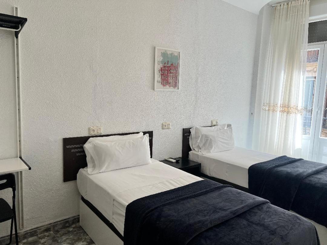 Hostal Palacios Fuencarral Madrid Ngoại thất bức ảnh
