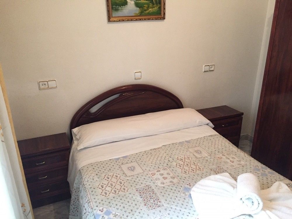 Hostal Palacios Fuencarral Madrid Ngoại thất bức ảnh