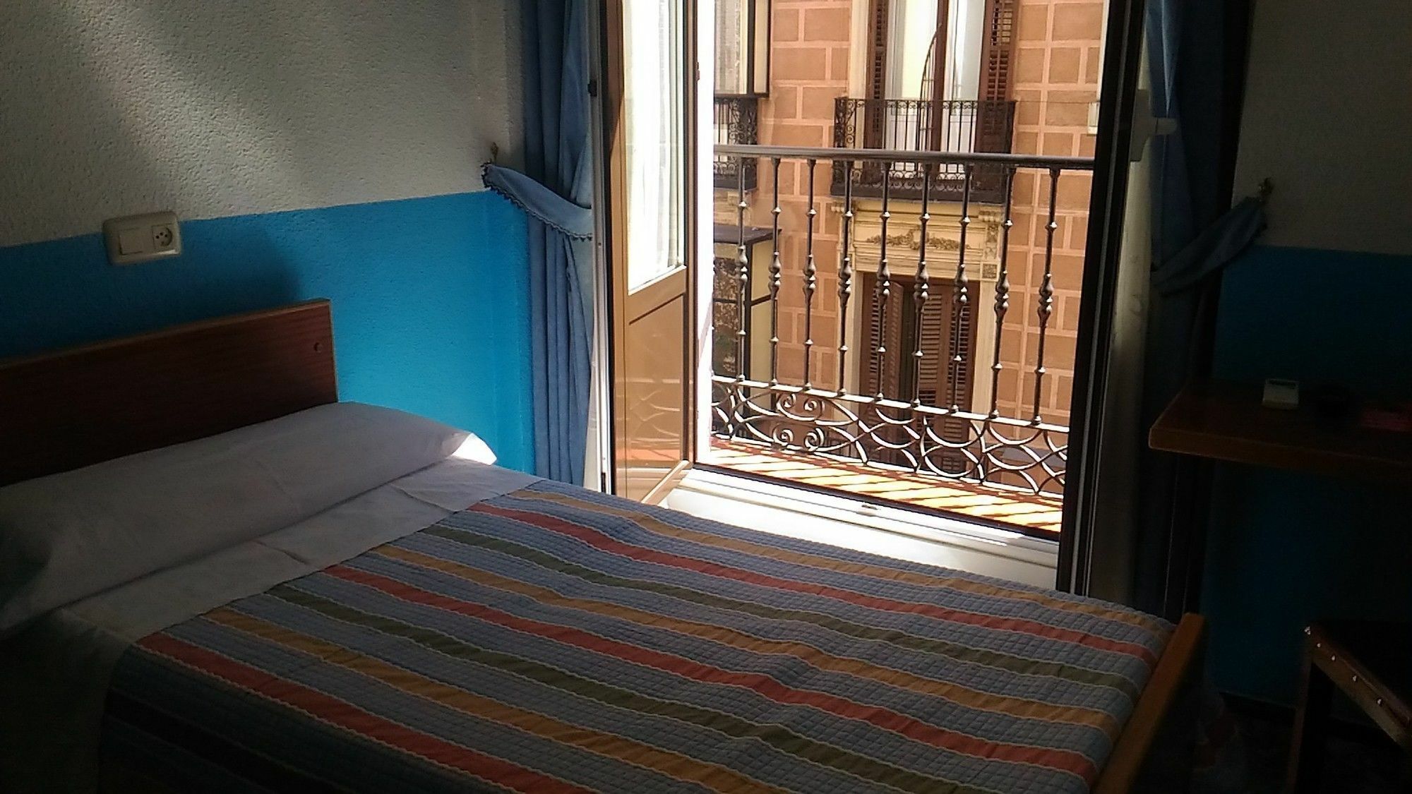 Hostal Palacios Fuencarral Madrid Ngoại thất bức ảnh