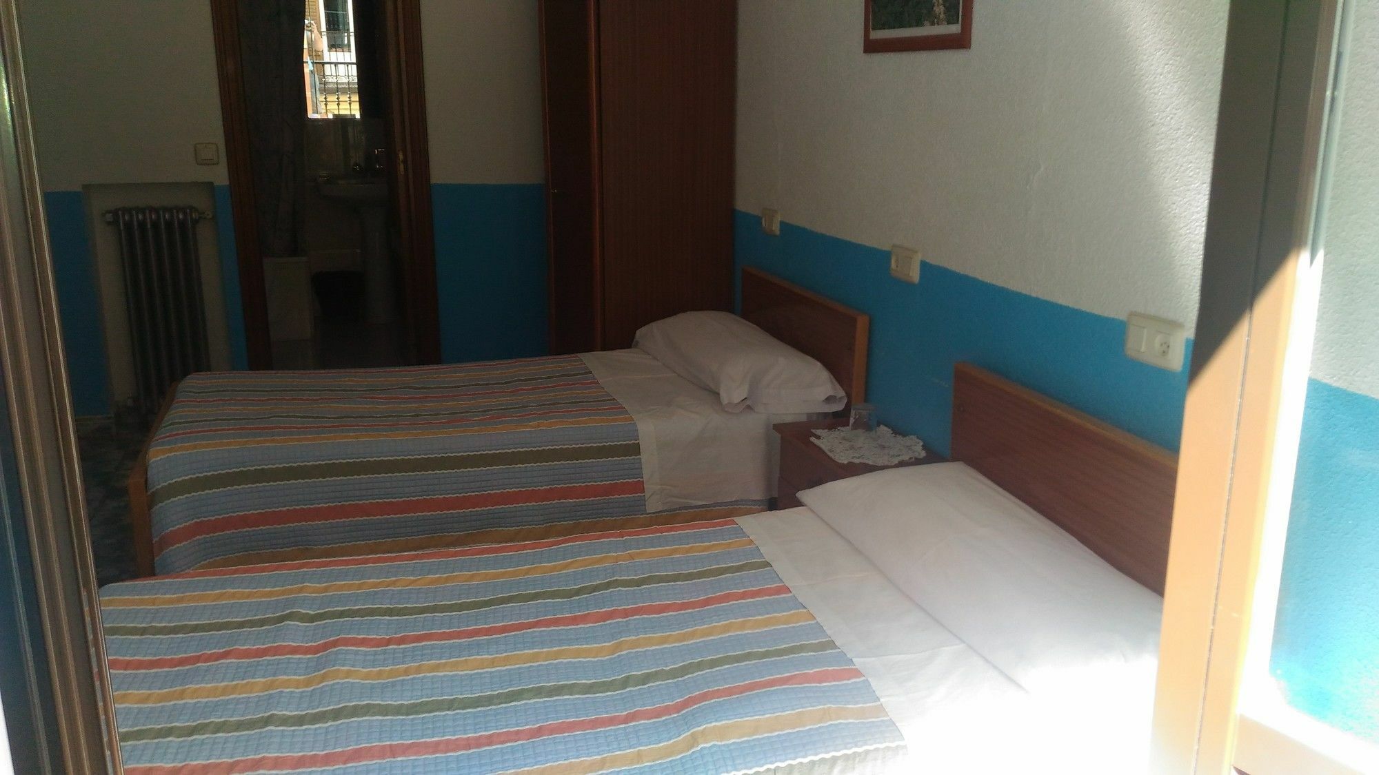 Hostal Palacios Fuencarral Madrid Ngoại thất bức ảnh