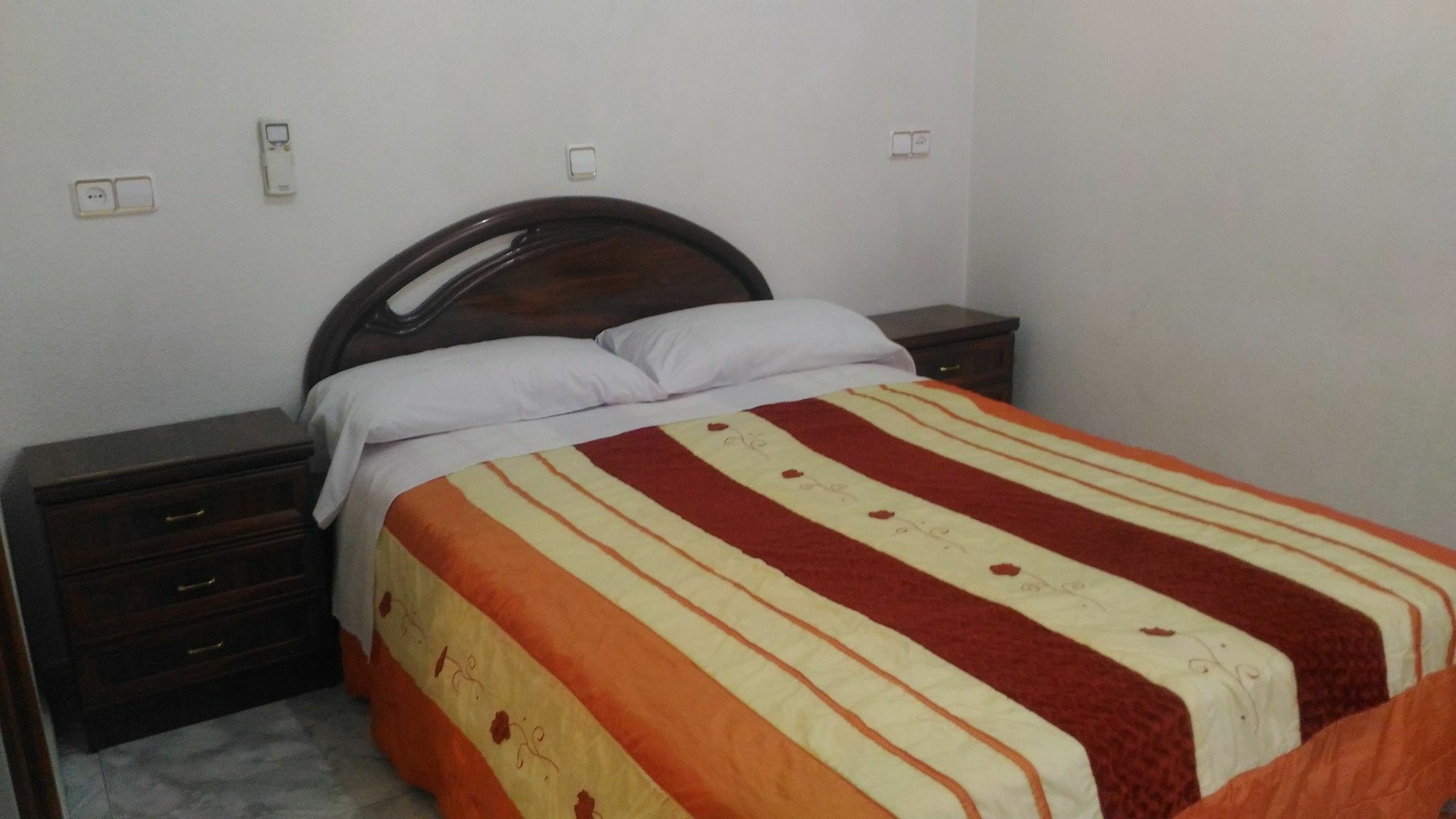 Hostal Palacios Fuencarral Madrid Ngoại thất bức ảnh