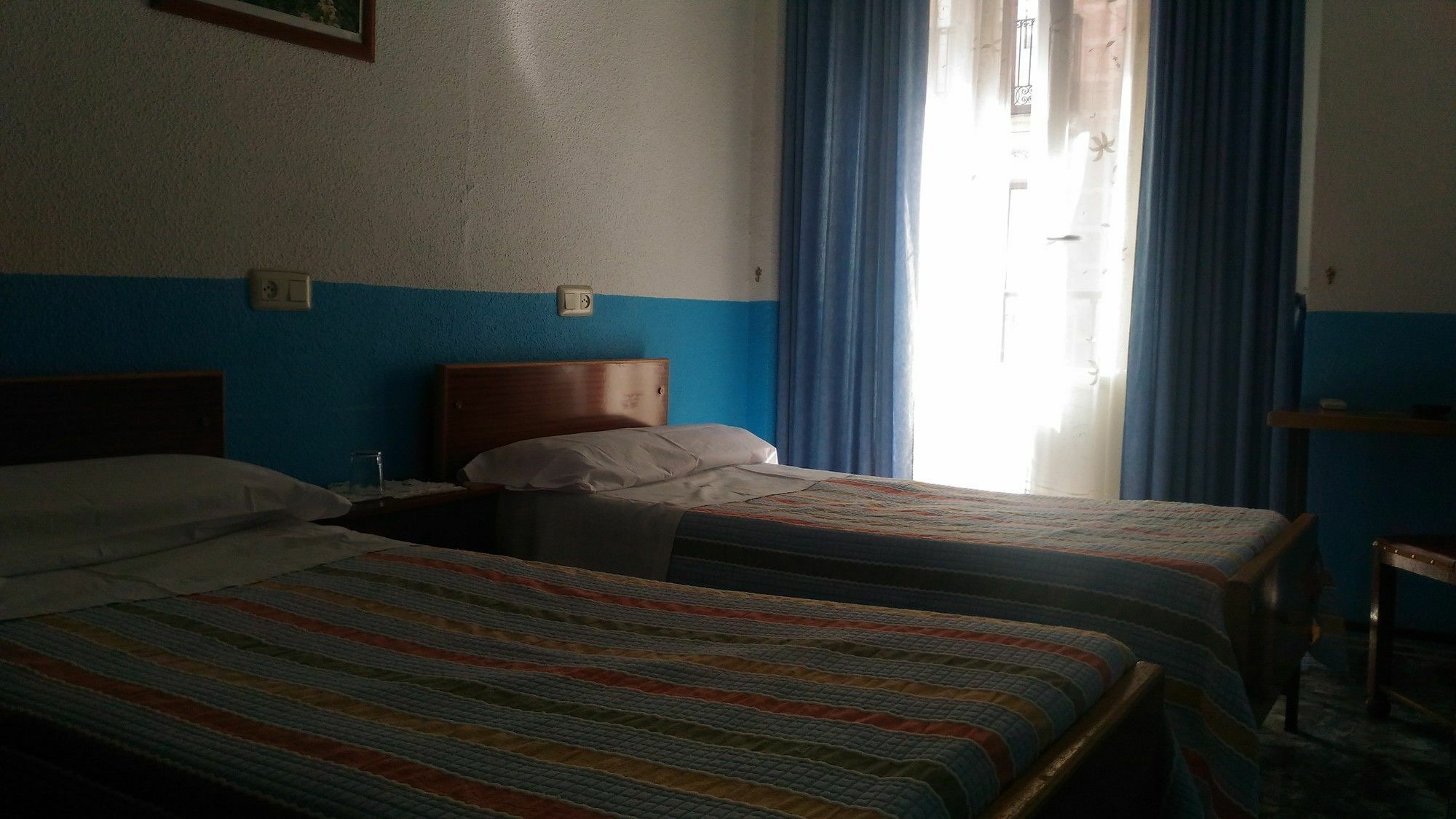 Hostal Palacios Fuencarral Madrid Ngoại thất bức ảnh