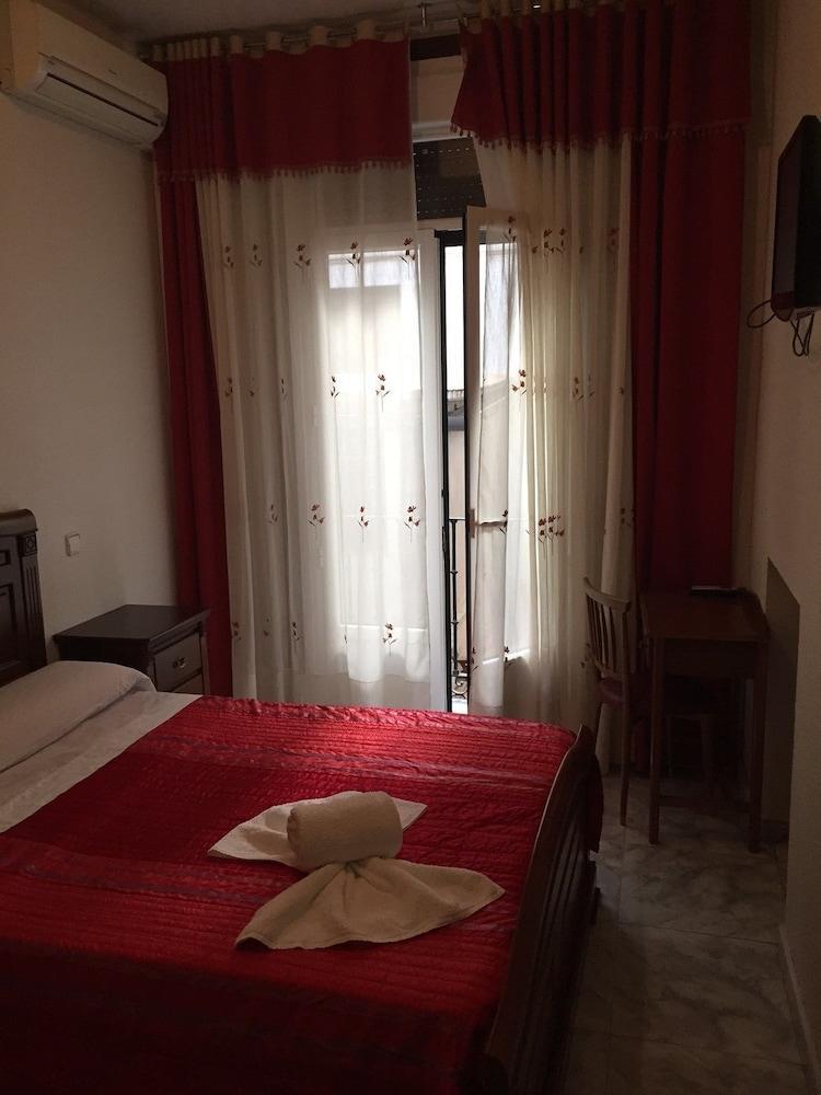 Hostal Palacios Fuencarral Madrid Ngoại thất bức ảnh